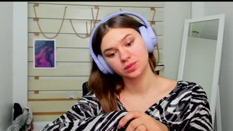 Snapshot of monika_youu chatting on February 4, 11:06 pm Monika online show from February 4, 11:06 pm