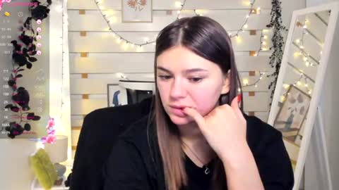 Snapshot of monika_youu chatting on January 10, 4:42 pm Monika online show from January 10, 4:42 pm