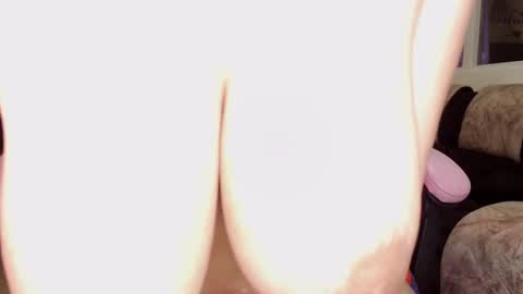 Snapshot of moniquehick chatting on December 4, 3:10 pm Monica online show from December 4, 3:10 pm