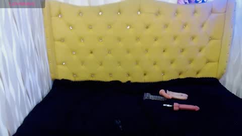 Snapshot of moniquehick chatting on January 21, 4:05 pm Monica online show from January 21, 4:05 pm