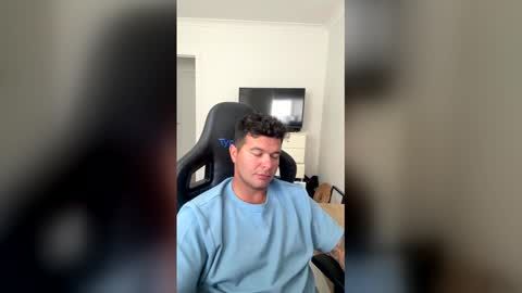 Snapshot of monkeydward chatting on February 6, 12:37 am monkeydward online show from February 6, 12:37 am