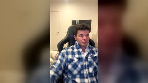 Snapshot of monkeydward chatting on February 14, 11:07 am monkeydward online show from February 14, 11:07 am