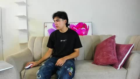 monky_0002 online show from April 2, 1:42 pm