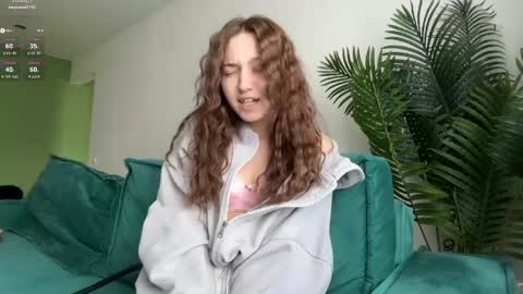 Snapshot of monnymoonn chatting on May 17, 9:17 am Mary online show from May 17, 9:17 am