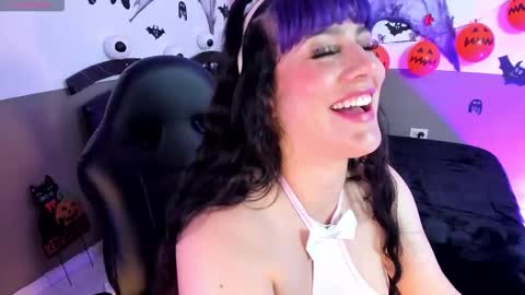 Snapshot of monse_luu chatting on October 29, 5:10 am Lu online show from October 29, 5:10 am