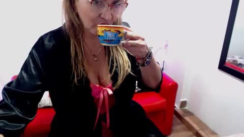 monserrat_diva online show from October 1, 11:00 pm
