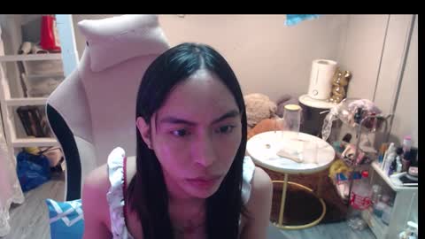 ELYSE A SIMPLE GIRL online show from January 19, 11:25 am