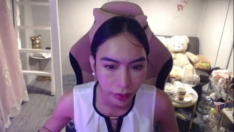 ELYSE A SIMPLE GIRL online show from April 1, 10:38 am