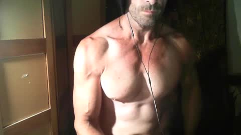 Snapshot of monsterdildos chatting on December 22, 9:33 am monsterdildos online show from December 22, 9:33 am