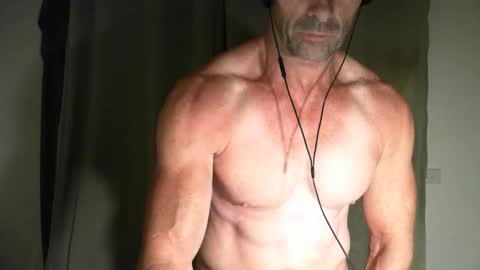 Snapshot of monsterdildos chatting on October 21, 9:21 am monsterdildos online show from October 21, 9:21 am