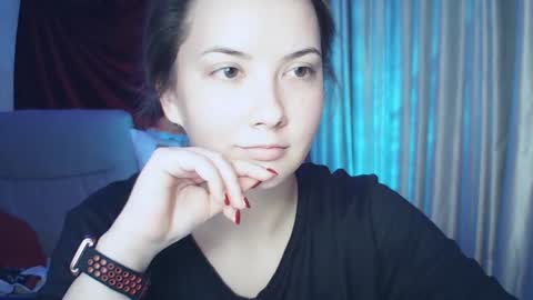 moodiemira online show from November 11, 5:13 pm