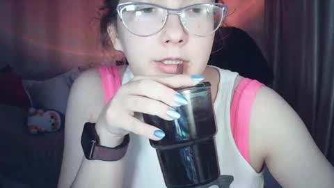 moodiemira online show from March 28, 8:41 pm