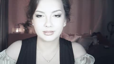 moodiemira online show from May 17, 6:59 pm