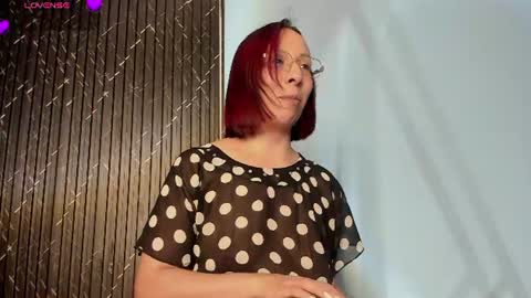 moolly_evanz online show from July 3, 8:26 pm