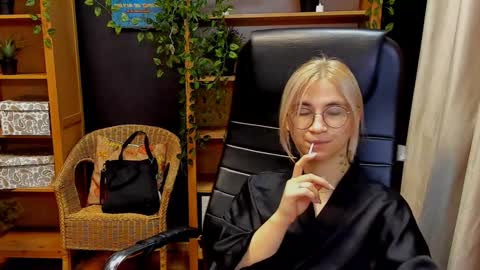 Katrin online show from December 7, 4:47 pm