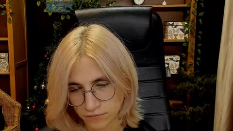 Katrin online show from December 12, 6:42 pm