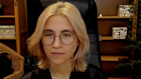 Katrin online show from December 13, 1:59 am