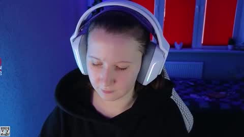 Lola online show from October 9, 1:20 pm