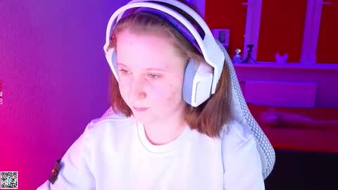 Lola online show from November 25, 3:56 pm