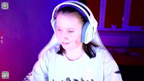 Lola online show from February 4, 2:56 pm