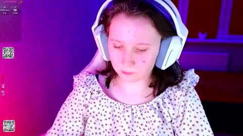 Snapshot of moon_avengers chatting on February 16, 2:57 pm Lola online show from February 16, 2:57 pm