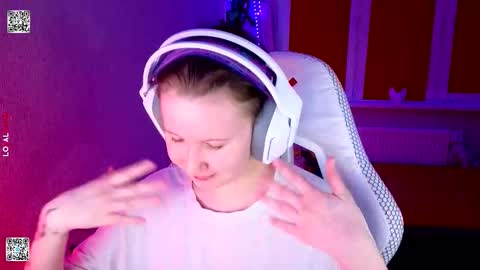 Snapshot of moon_avengers chatting on March 14, 5:29 pm Lola online show from March 14, 5:29 pm