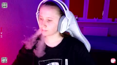 Snapshot of moon_avengers chatting on March 22, 4:54 pm Lola online show from March 22, 4:54 pm