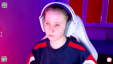 Snapshot of moon_avengers chatting on March 23, 3:16 pm Lola online show from March 23, 3:16 pm