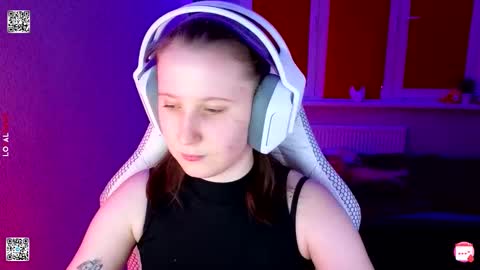 Snapshot of moon_avengers chatting on March 25, 5:30 pm Lola online show from March 25, 5:30 pm