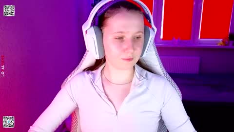 Snapshot of moon_avengers chatting on March 26, 11:05 am Lola online show from March 26, 11:05 am