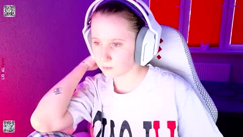 Snapshot of moon_avengers chatting on March 27, 3:12 pm Lola online show from March 27, 3:12 pm