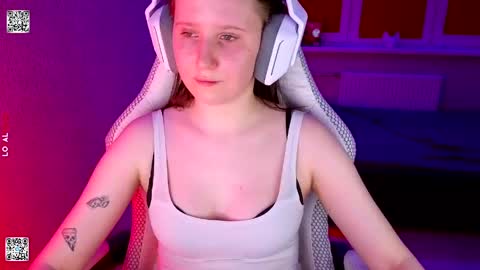 Snapshot of moon_avengers chatting on March 30, 4:30 pm Lola online show from March 30, 4:30 pm