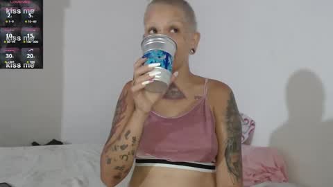 Snapshot of moon_cat85 chatting on January 5, 4:38 pm Luna online show from January 5, 4:38 pm