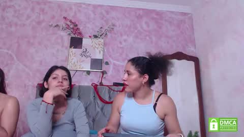 Snapshot of moon_hill chatting on October 12, 12:09 am Moon Hill online show from October 12, 12:09 am