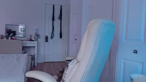 moon_light_girl online show from June 18, 12:09 pm