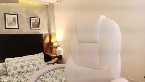 Snapshot of moon_lightt9 chatting on March 1, 2:04 am Sarah online show from March 1, 2:04 am