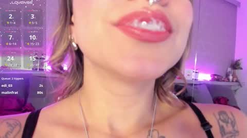 Snapshot of moon_lightt9 chatting on October 11, 11:47 pm Sarah online show from October 11, 11:47 pm