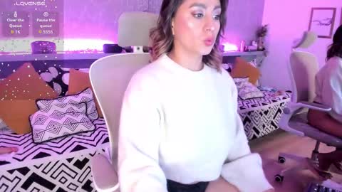 Snapshot of moon_lightt9 chatting on December 3, 9:02 pm Sarah online show from December 3, 9:02 pm