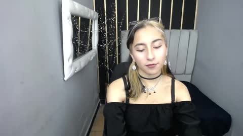 MOON SHUT online show from March 5, 12:23 pm