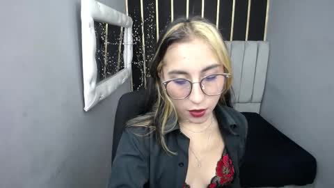 MOON SHUT online show from March 18, 1:47 pm