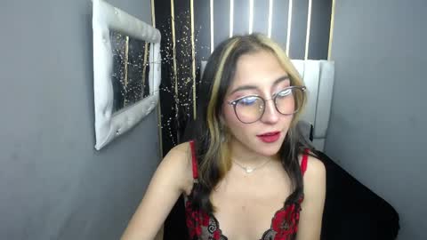 MOON SHUT online show from April 8, 3:17 am