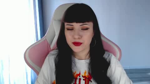  sophie  online show from April 19, 3:00 pm