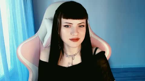  sophie  online show from May 5, 4:15 pm