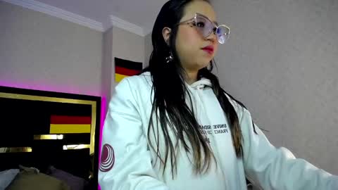 Snapshot of moon_water__ chatting on October 3, 12:02 pm Moon Water online show from October 3, 12:02 pm