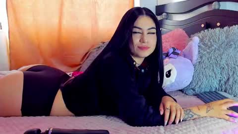 Snapshot of moon_wills chatting on December 6, 9:24 pm MOON online show from December 6, 9:24 pm