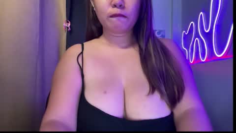 Snapshot of moona_luna21 chatting on October 5, 7:01 pm moona_luna21 online show from October 5, 7:01 pm