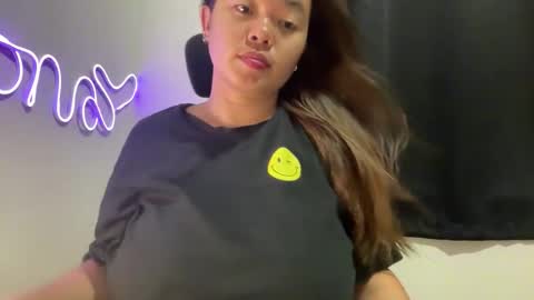 Snapshot of moona_luna21 chatting on October 20, 1:33 pm moona_luna21 online show from October 20, 1:33 pm