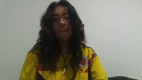 moonandzukko online show from March 31, 12:34 am