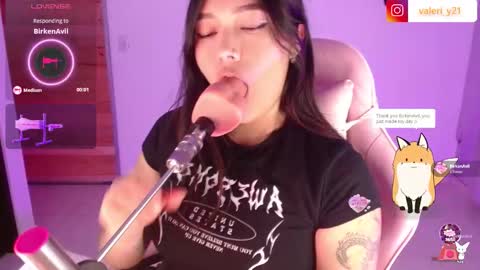 Snapshot of moonbella_bell chatting on February 14, 3:25 am bell online show from February 14, 3:25 am