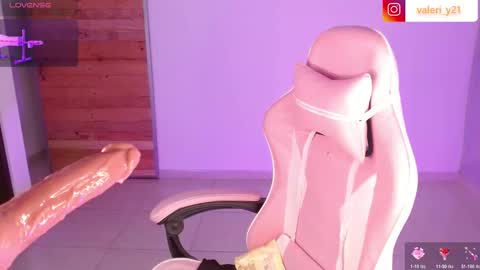 Snapshot of moonbella_bell chatting on March 4, 4:29 am bell online show from March 4, 4:29 am